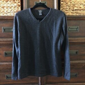 Gio Villani black 100% fine merino wool v-neck sweater in size L